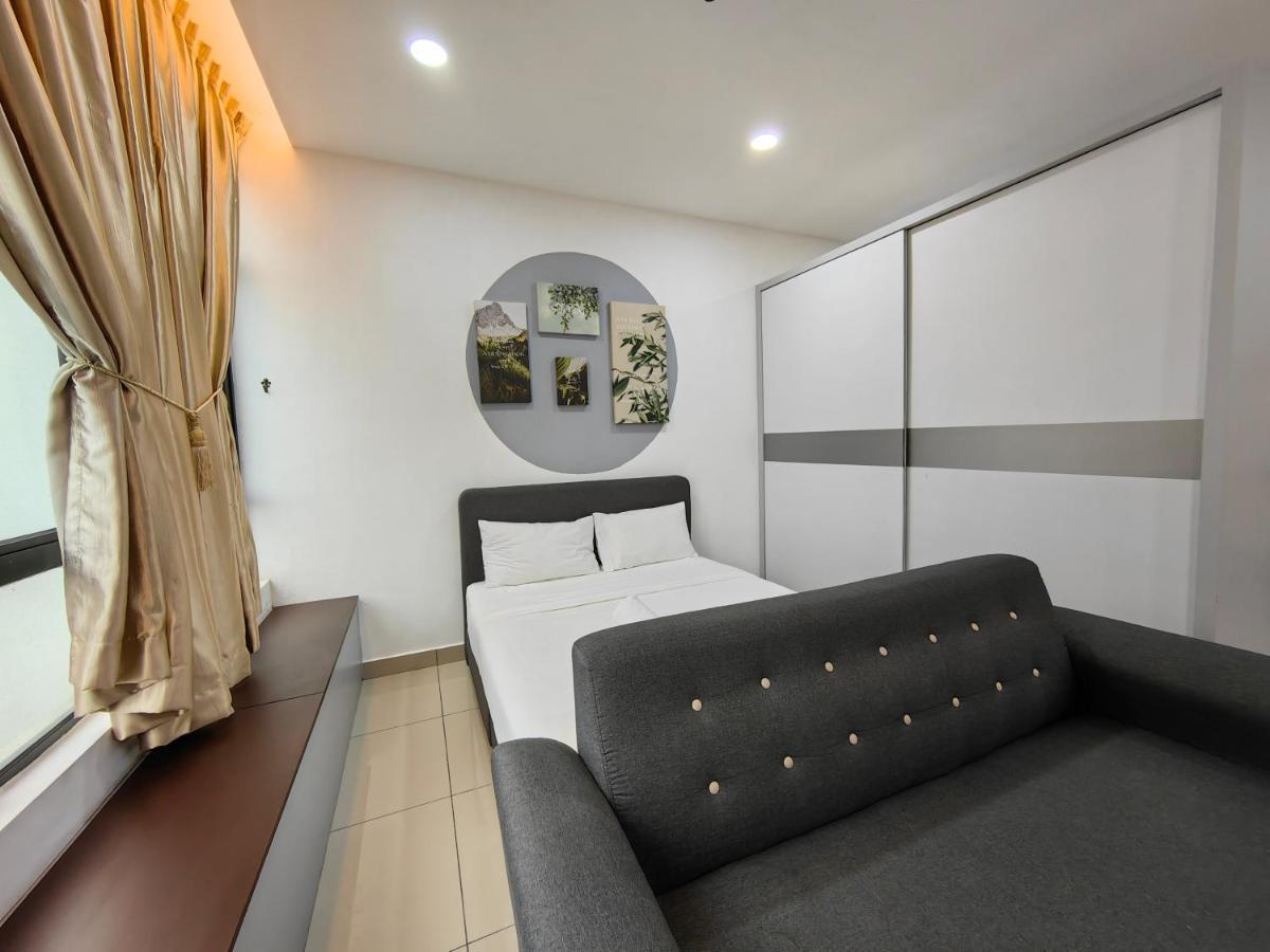 Apartemen Mount Austin Homestay,1-4 Pax, 5 Mins To Ikea Toppen Aeon Tebrau Hsa Free Wifi And Netflix Johor Bahru