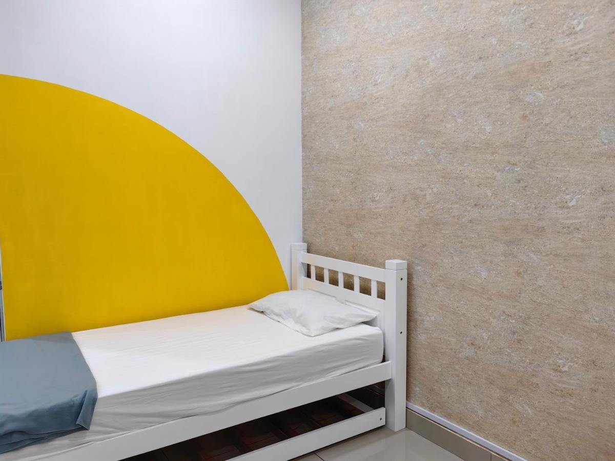 Mount Austin Homestay,1-4 Pax, 5 Mins To Ikea Toppen Aeon Tebrau Hsa Free Wifi And Netflix *