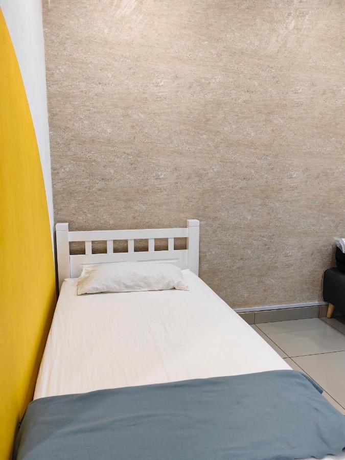 Apartemen Mount Austin Homestay,1-4 Pax, 5 Mins To Ikea Toppen Aeon Tebrau Hsa Free Wifi And Netflix Johor Bahru