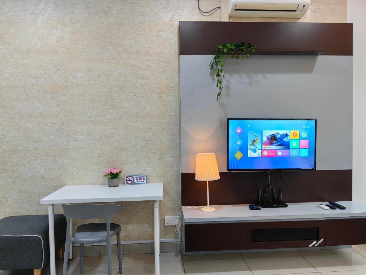 Apartment Mount Austin Homestay,1-4 Pax, 5 Mins To Ikea Toppen Aeon Tebrau Hsa Free Wifi And Netflix *