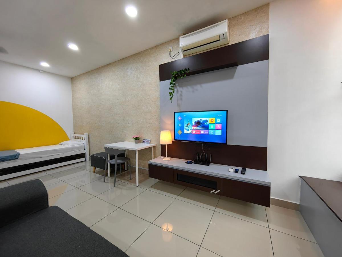 Apartment Mount Austin Homestay,1-4 Pax, 5 Mins To Ikea Toppen Aeon Tebrau Hsa Free Wifi And Netflix *